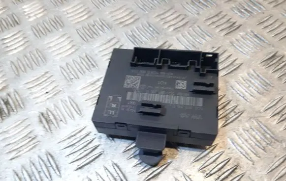 Audi A3 S3 8V Door control unit/module 5Q0959395B