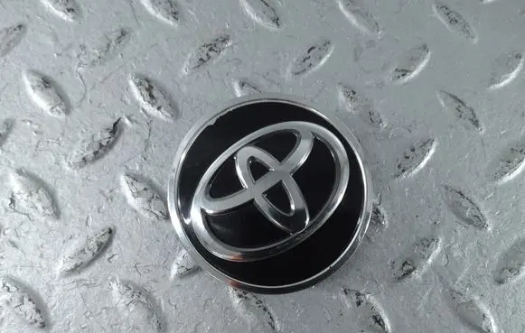 Toyota Corolla Cross Original wheel cap 4260342170
