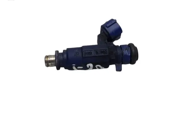 Hyundai i30 Fuel injector 353102B000