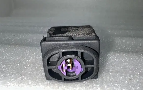Volkswagen Touareg I Battery relay fuse 4F0915519
