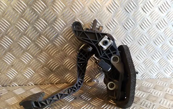 Ford B-MAX Clutch master cylinder AY117B633AD 00990019 140827