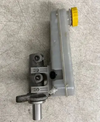 Master brake cylinder