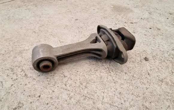 Hyundai i20 (GB IB) Engine mount bracket