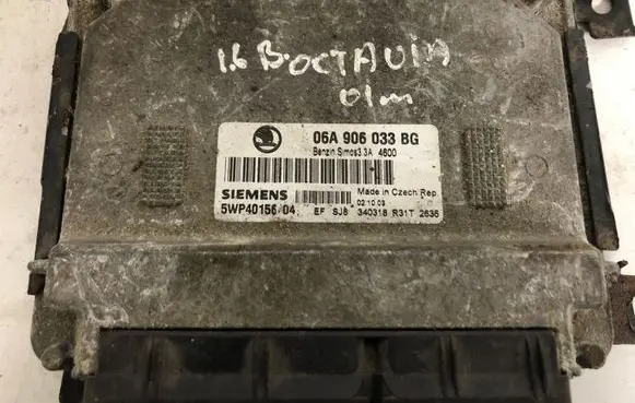 Skoda Octavia Mk1 (1U) Engine control unit/module 06A906033BG 5WP4015604