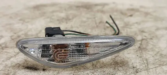 Front fender indicator light