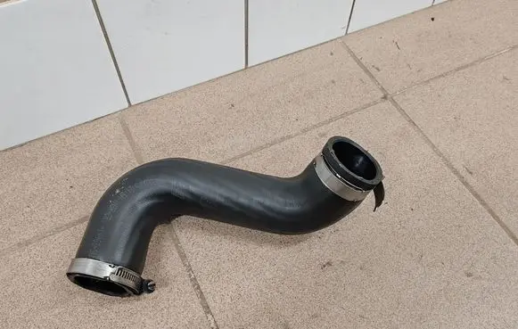 Nissan Note (E11) Intercooler hose/pipe 14463