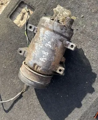 Audi A8 S8 D2 4D Air conditioning (A/C) compressor (pump) 