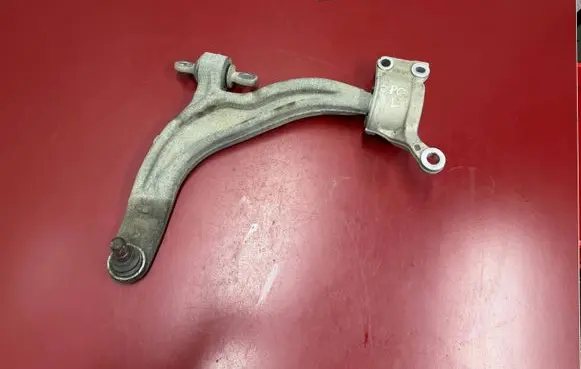 Chrysler Pacifica Front lower control arm/wishbone 05274643AA