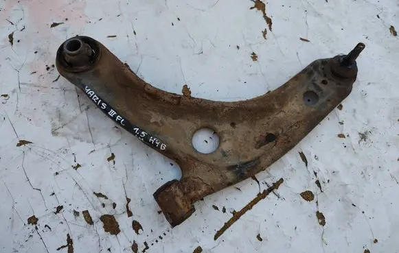 Toyota Yaris Front lower control arm/wishbone