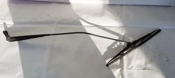 Front wiper blade arm