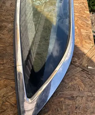 Honda Accord Side middle window/glass 