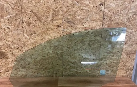 Volvo V50 Front door window glass four-door 43R001106 E000186 DOT57M53AS2
