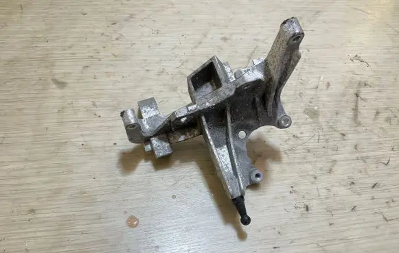 Ford Transit - Tourneo Connect Engine mounting bracket F1BQ9B470AA
