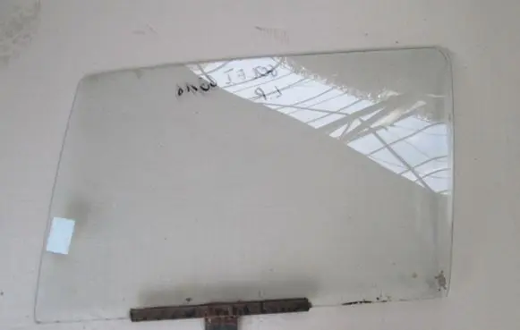 Volkswagen Golf I Front door window glass four-door