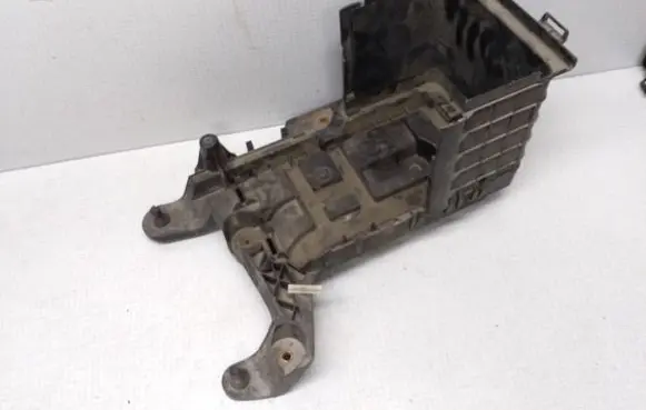 Volkswagen Touran I Battery tray 1K0915333B
