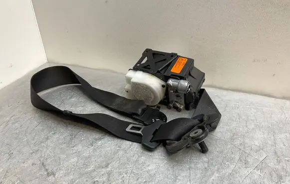 BMW X5 E70 Front seatbelt 305869899001 0716E411FF