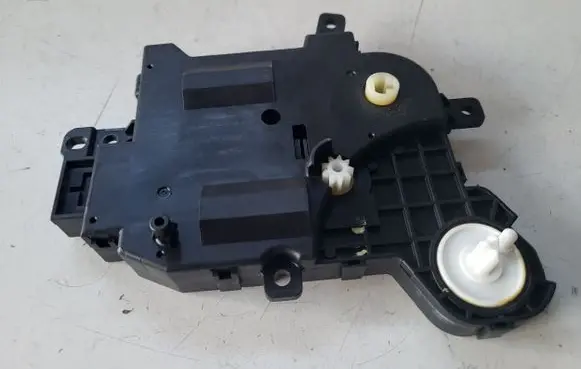 Toyota Yaris Cross A/C air flow flap actuator/motor 0638009100