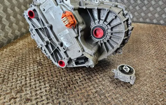 Tesla Model Y Electric car motor 1587740LCC 108569320F 111742800C