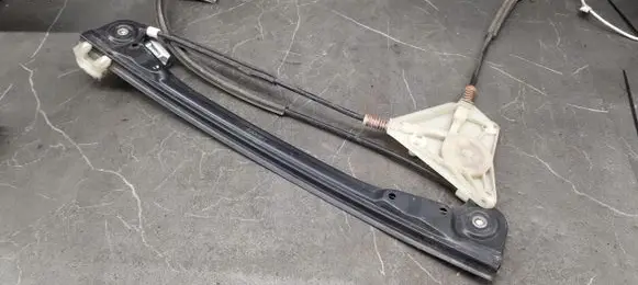 Volkswagen Polo VI Front window lifting mechanism without motor 111263