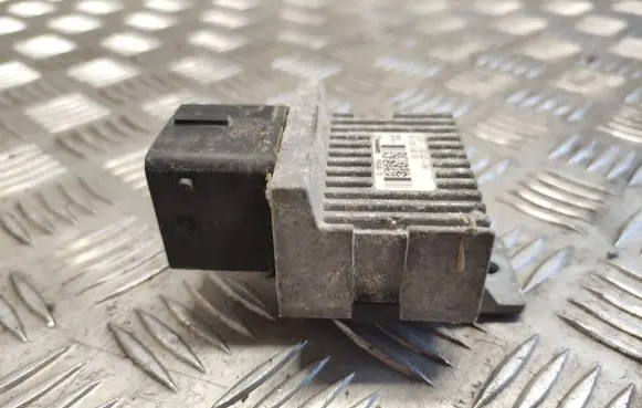 Glow plug pre-heat relay