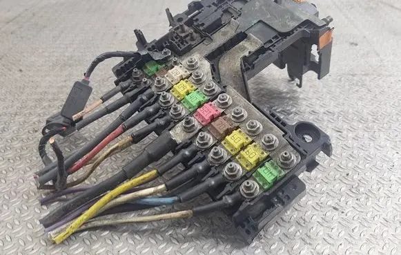 Peugeot 508 Battery relay fuse 9805119780