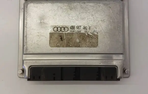 Volkswagen PASSAT B5 Engine control unit/module 4B0907401H