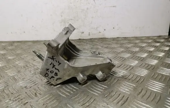 Suzuki SX4 S-Cross Engine mounting bracket