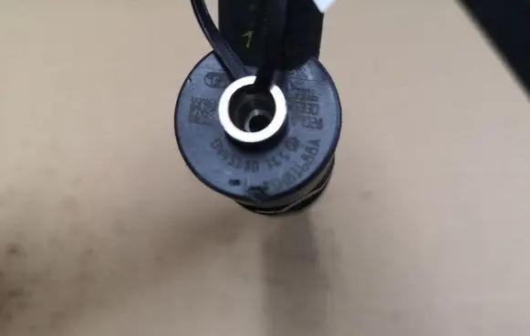 Opel Zafira B Fuel injector 0445110165