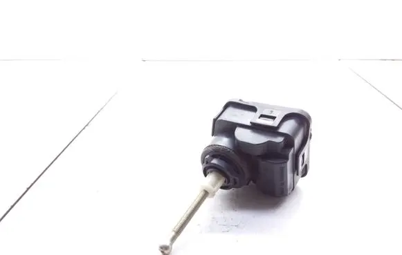 Audi A6 S6 C4 4A Headlight level adjustment motor 4A0941295
