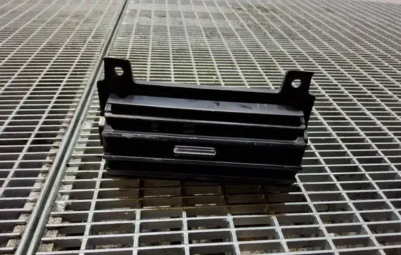 Nissan Elgrand Dash center air vent grill 68761WL000