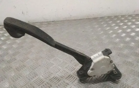 Volvo V70 Accelerator throttle pedal 9496821