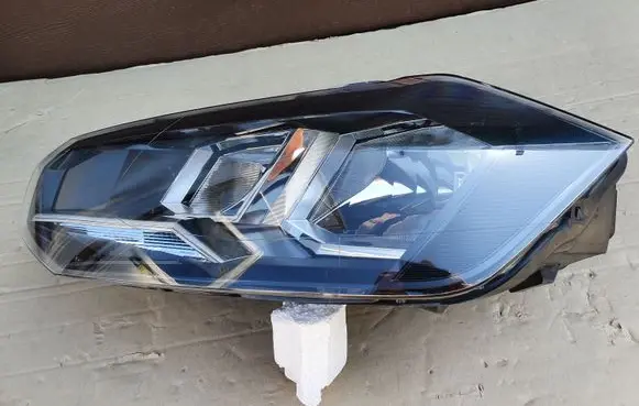 Volkswagen Polo VI Headlight/headlamp 2G1941005
