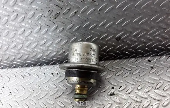 Audi A4 S4 B6 8E 8H Fuel pressure regulator 078133534C