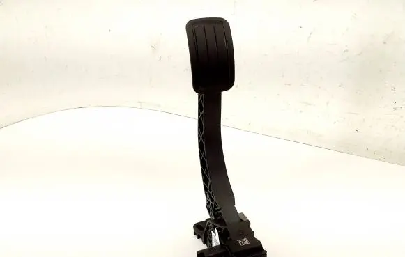 Peugeot 5008 II Accelerator throttle pedal 9854066280