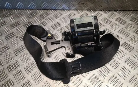 Middle seatbelt (rear)