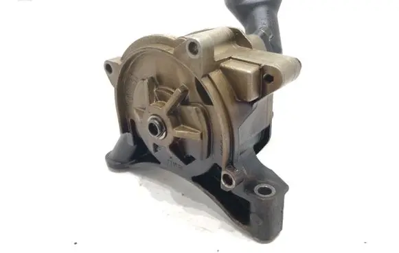 Volkswagen Golf V Oil pump 03C105Q