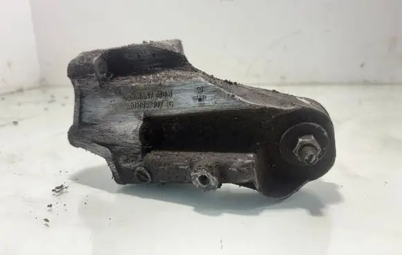 Audi 100 S4 C4 Engine mounting bracket 4A0199307G