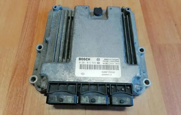 Renault Laguna III Engine control unit/module 0281014646 8200905110 8200726880
