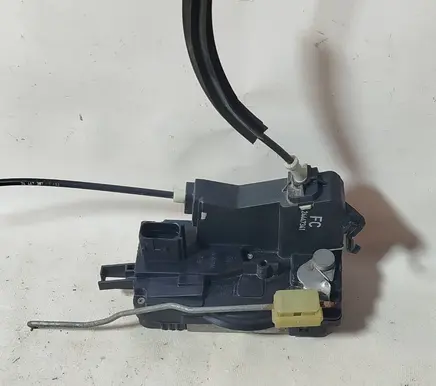 Opel Vectra C Front door lock 24447341 24447382
