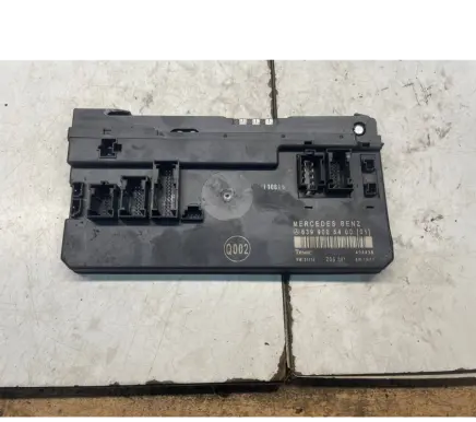 Mercedes-Benz Vito Viano W639 SAM control unit 6399005400 404435 ZGS001