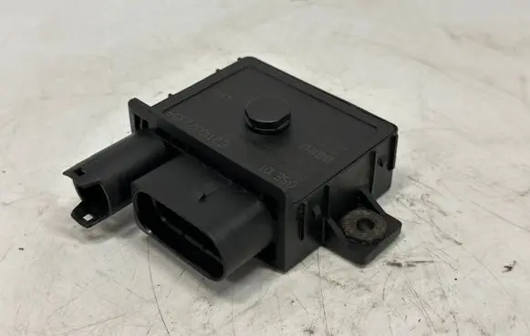 BMW 3 E46 Glow plug pre-heat relay 7801200 12217801200 5A73879