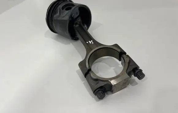 Volvo XC70 Piston with connecting rod 81L118