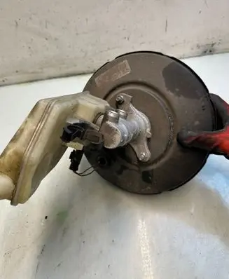 Peugeot 207 Brake booster 9657455680