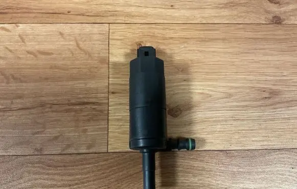 Ford Focus Windscreen/windshield washer pump 5W9313K082