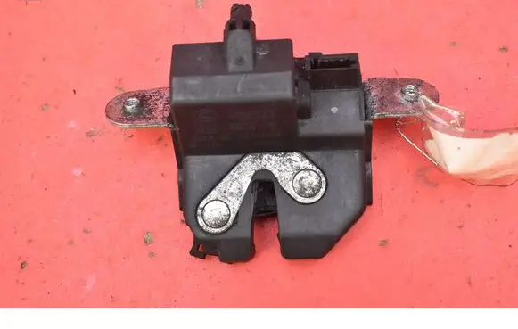 Bedford Astra Tailgate/trunk/boot lock/catch/latch 39021416