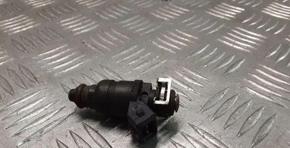 Audi A4 S4 B5 8D Fuel injector 078133551L