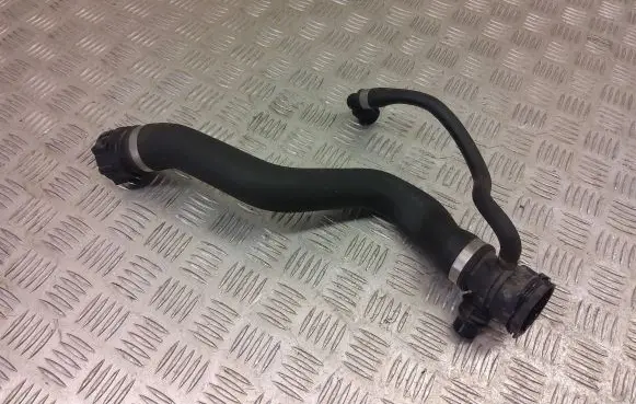 BMW 1 E82 E88 Engine coolant pipe/hose 7525641