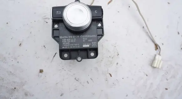 Multifunctional control switch/knob