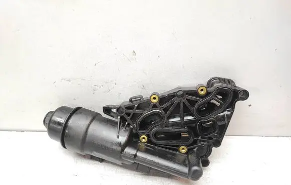 BMW 2 F46 Oil filter mounting bracket 70563887