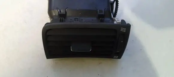 Toyota Avensis T250 Dashboard side air vent grill/cover trim